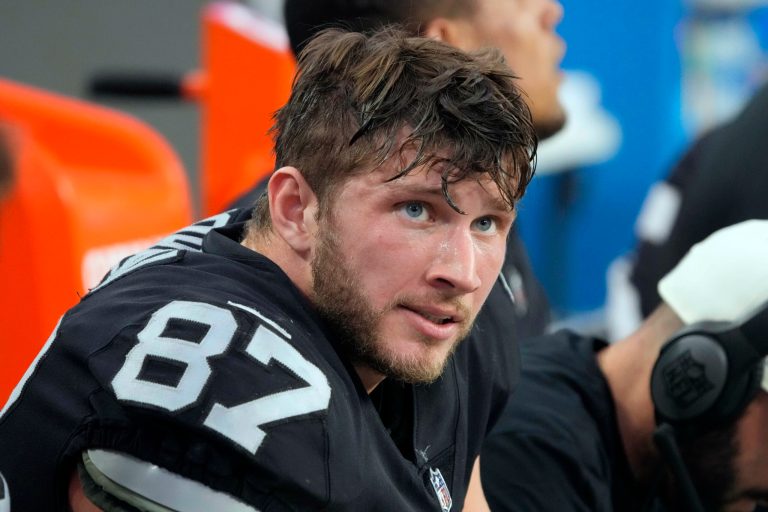 Former Raiders tight end finds out he has cancer during routine physical during free agency