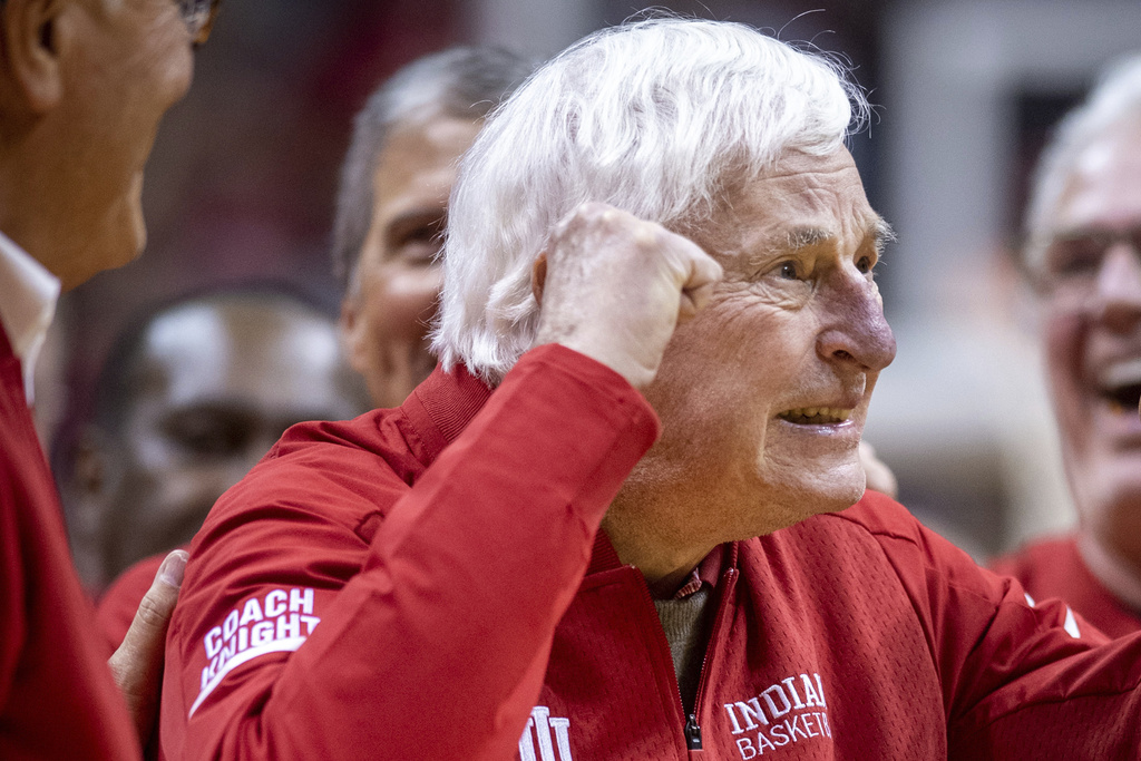 Bob Knight, Hall of Fame college basketball coach, dead at 83
