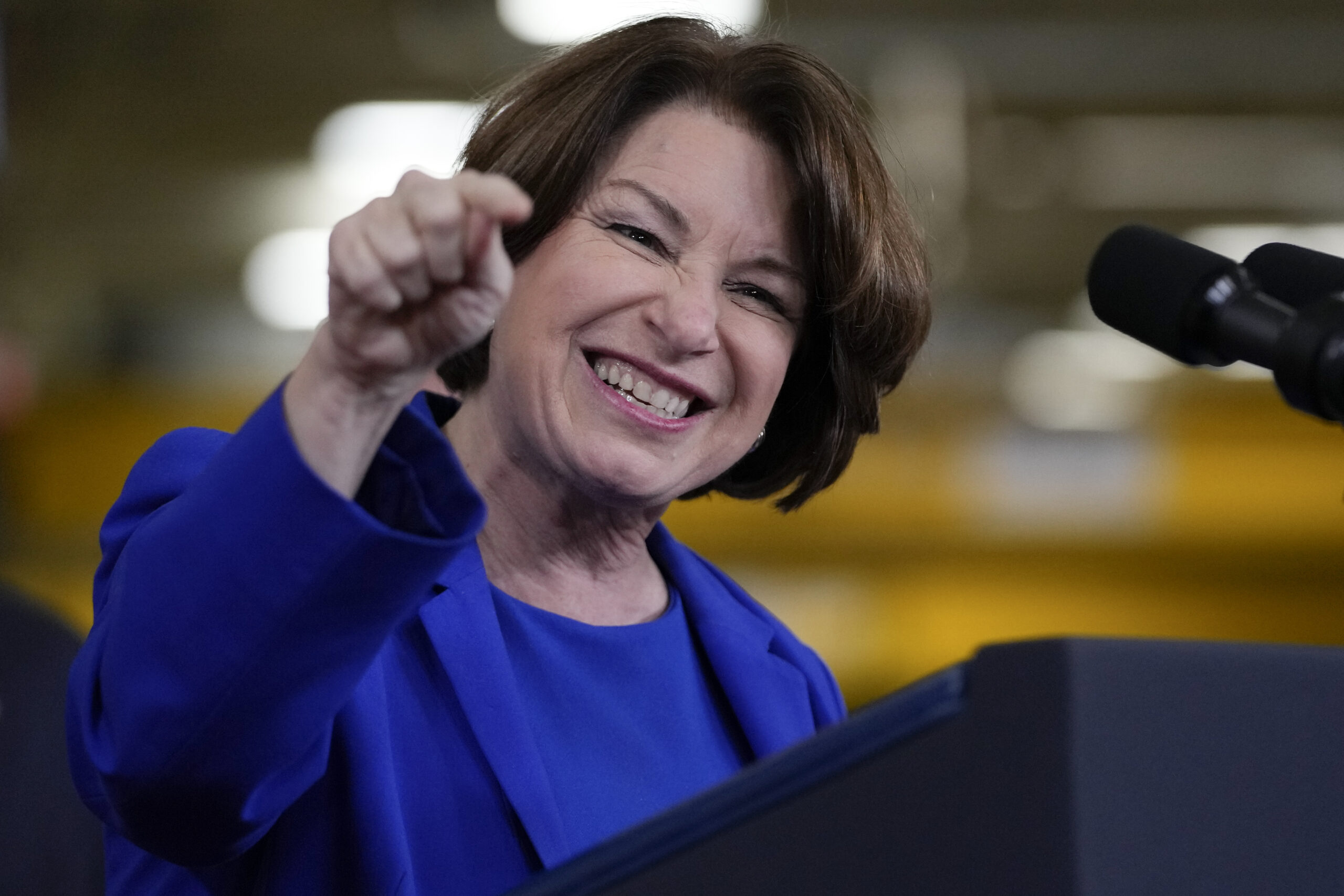 Klobuchar says Feinstein ‘better’ make a decision on returning ‘before the debt ceiling vote’