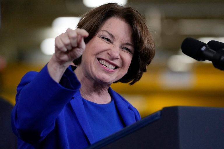 Klobuchar says Feinstein ‘better’ make a decision on returning ‘before the debt ceiling vote’