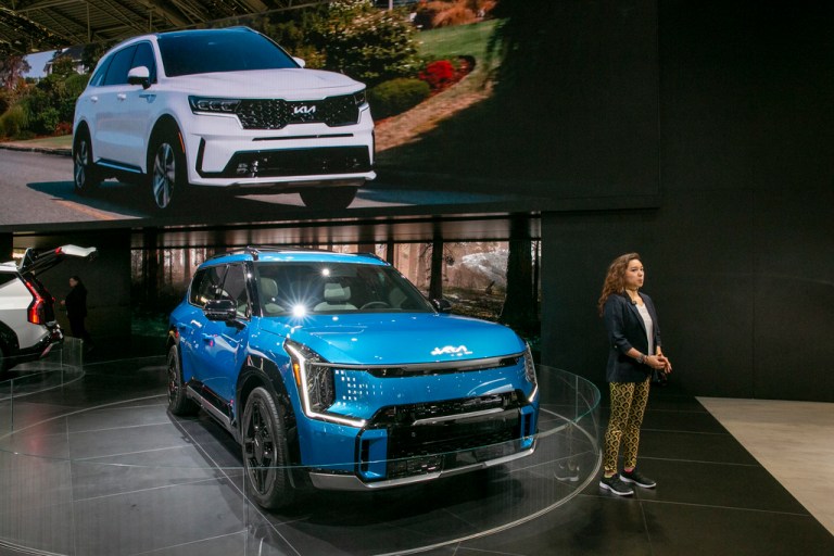 Car dealers press Biden to ease up on ‘unrealistic’ electric vehicle push