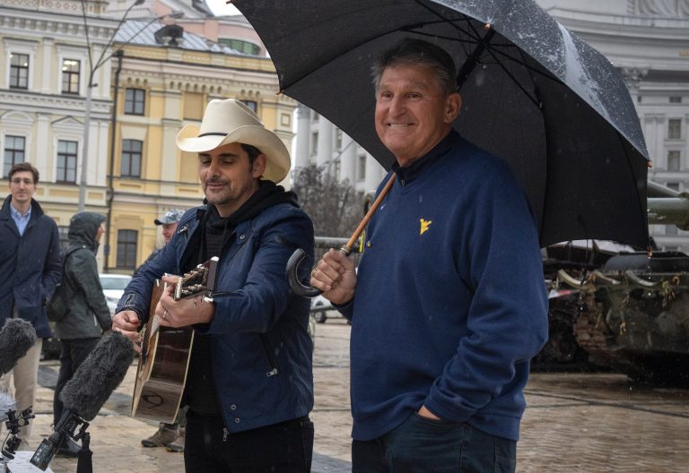 Manchin to reintroduce permitting bill after Schumer declares GOP effort ‘dead’