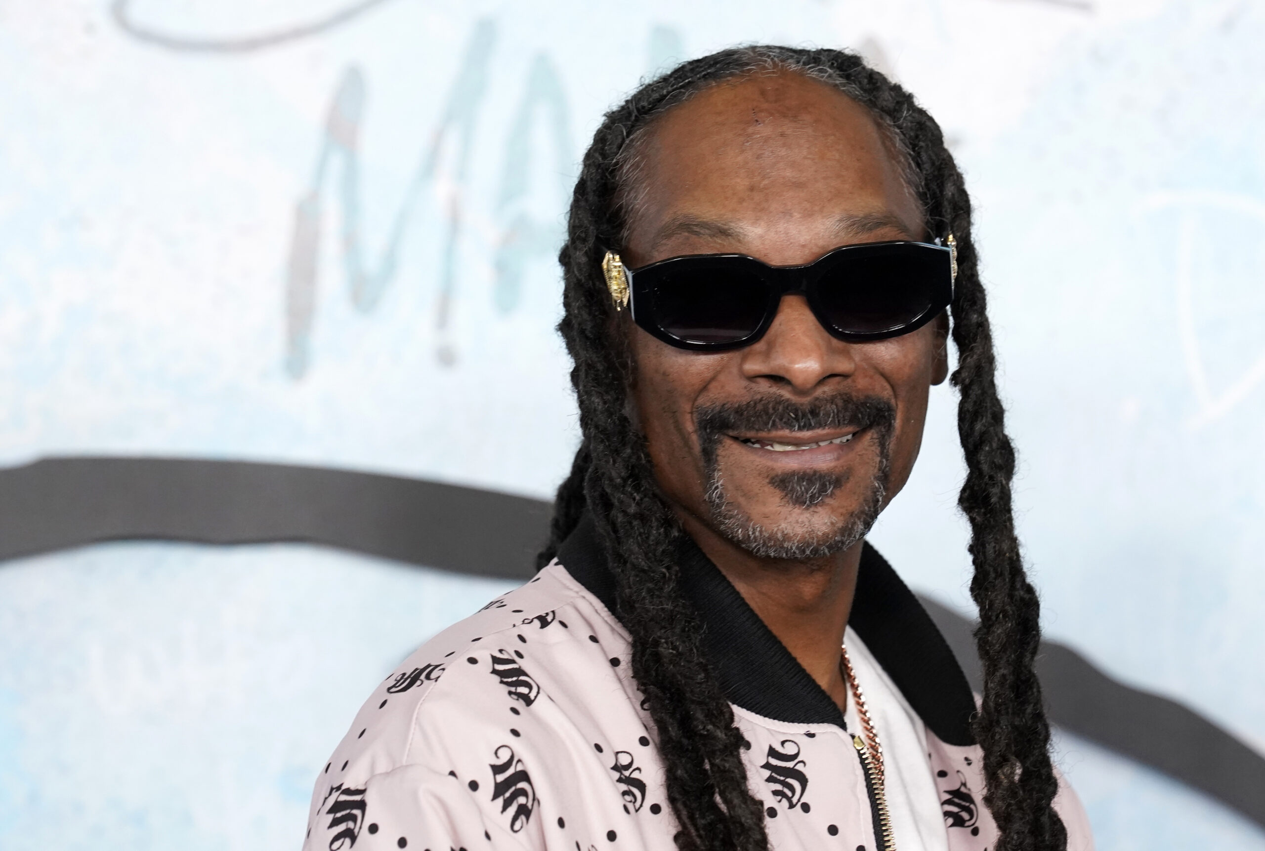 Snoop Dogg announces he’s ‘giving up smoke’