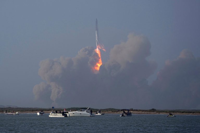 SpaceX’s largest rocket ever built explodes four minutes after launch