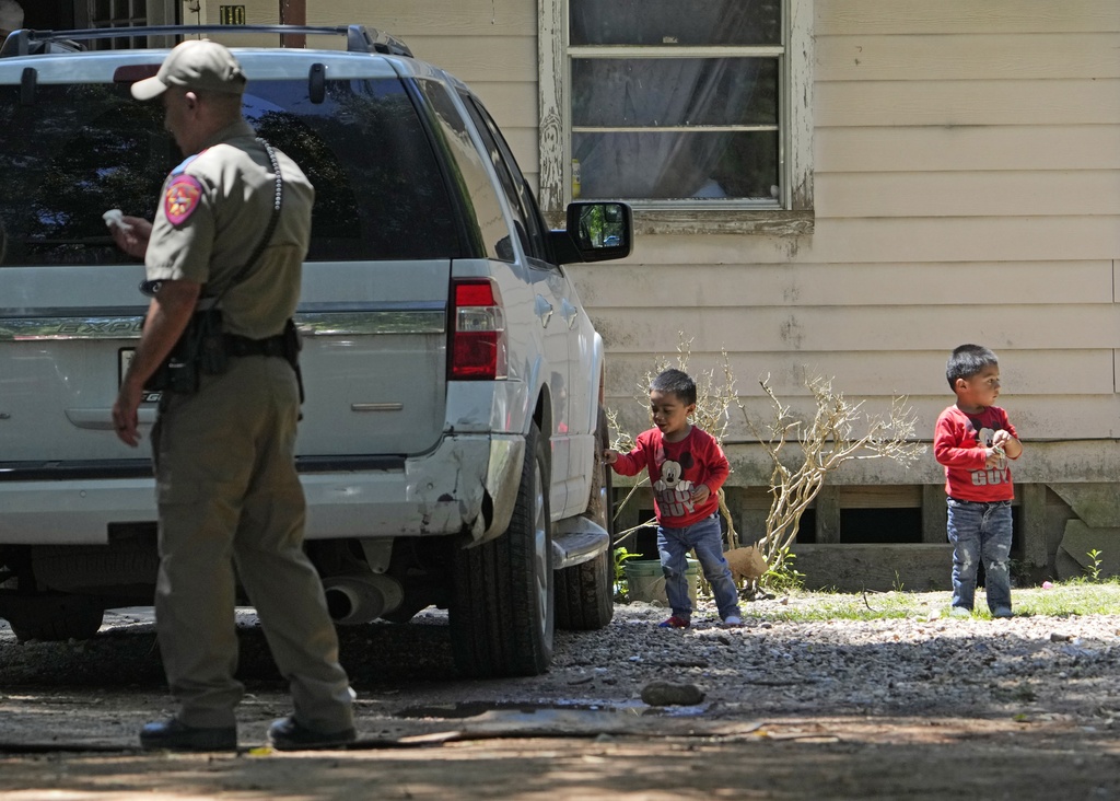 Police manhunt continues for suspect in Texas mass shooting