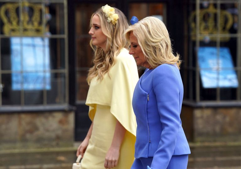 Jill Biden and granddaughter wear Ukrainian colors in solidarity at coronation