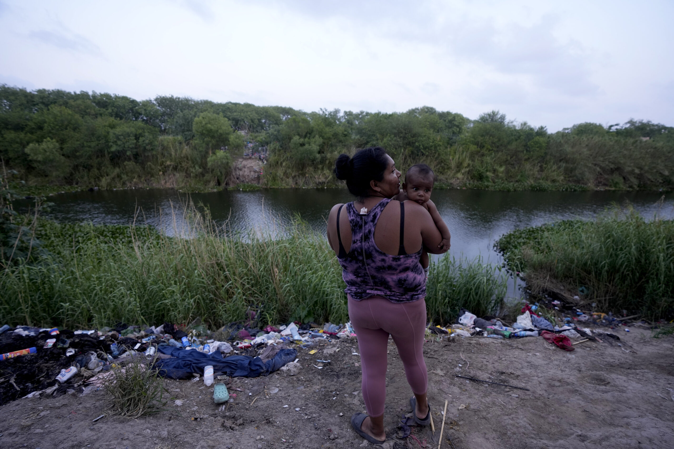 Texas Gov. Greg Abbott OKs river blockade of illegal immigrants