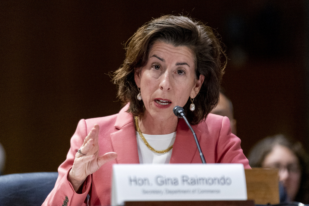 Raimondo considers cloud reporting rules for foreign AI developers