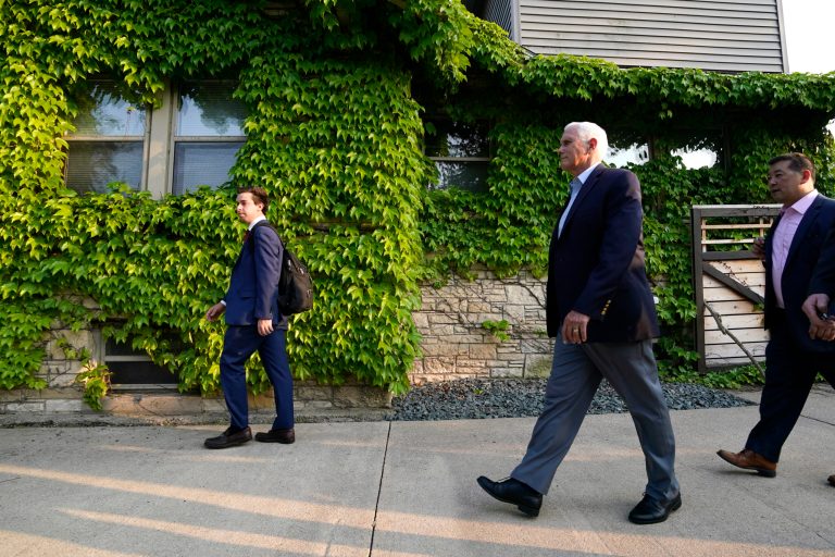 Pence to try to disentangle himself from Trump in presidential bid