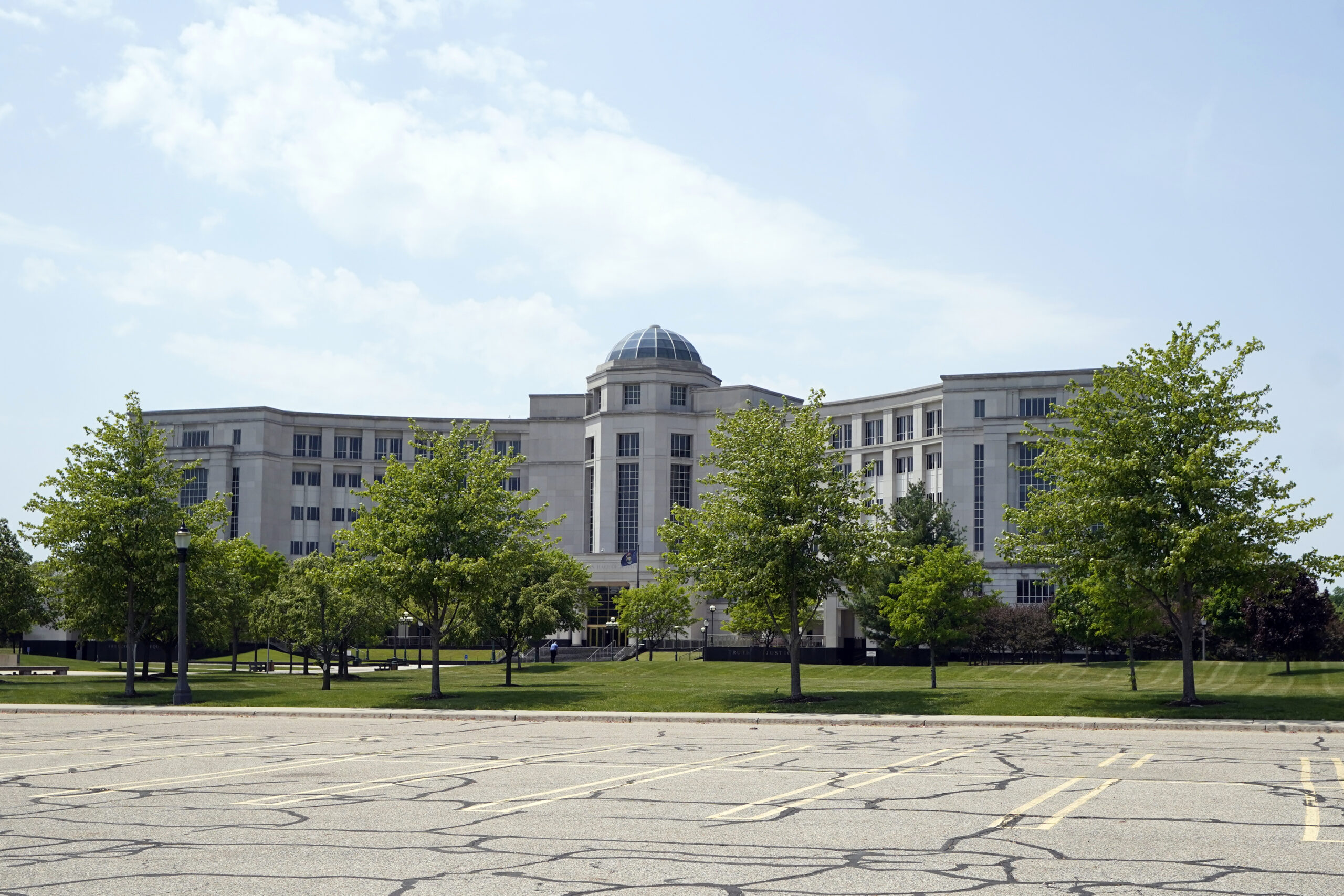 Michigan judges split on new proposal to require ‘personal pronouns’ in courtrooms