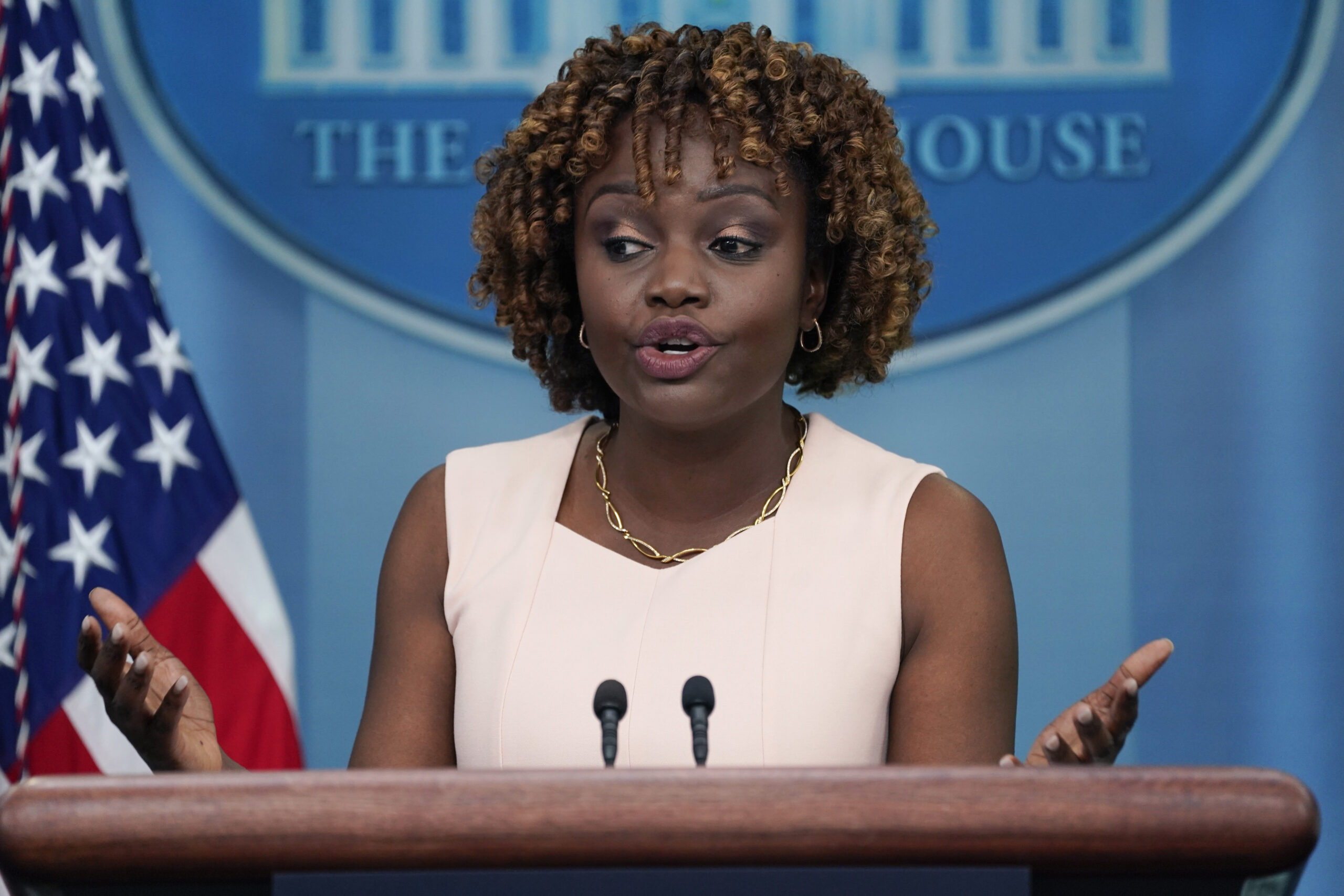 White House stresses urgency of debt talks but avoids details of negotiations