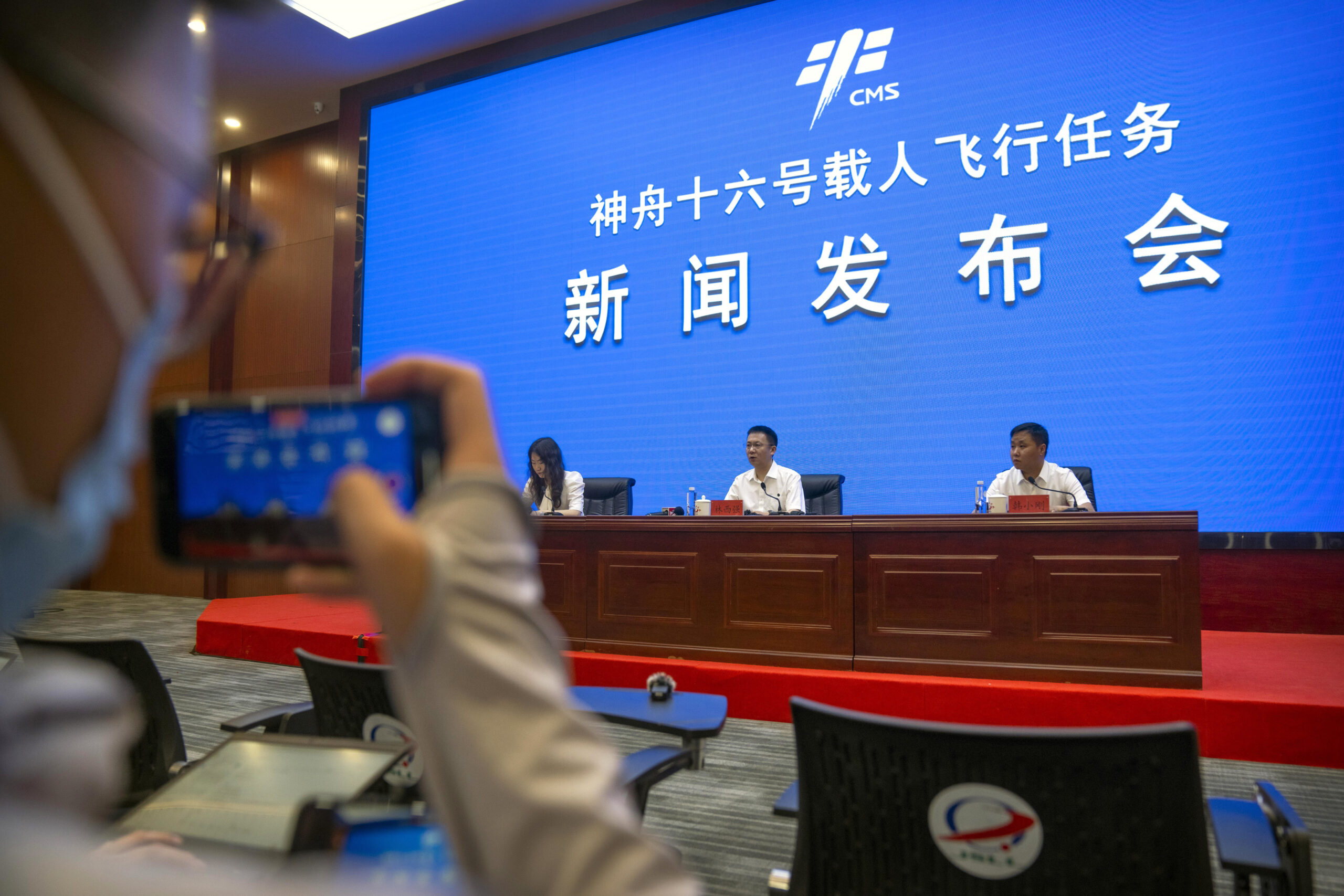 China shoots for landing astronauts on the moon by 2030