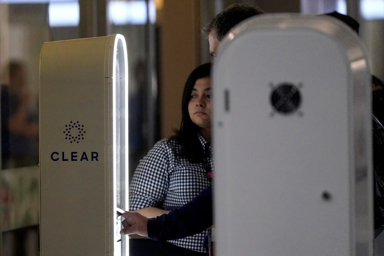 Lawmakers raise airport security concerns after breaches involving private company