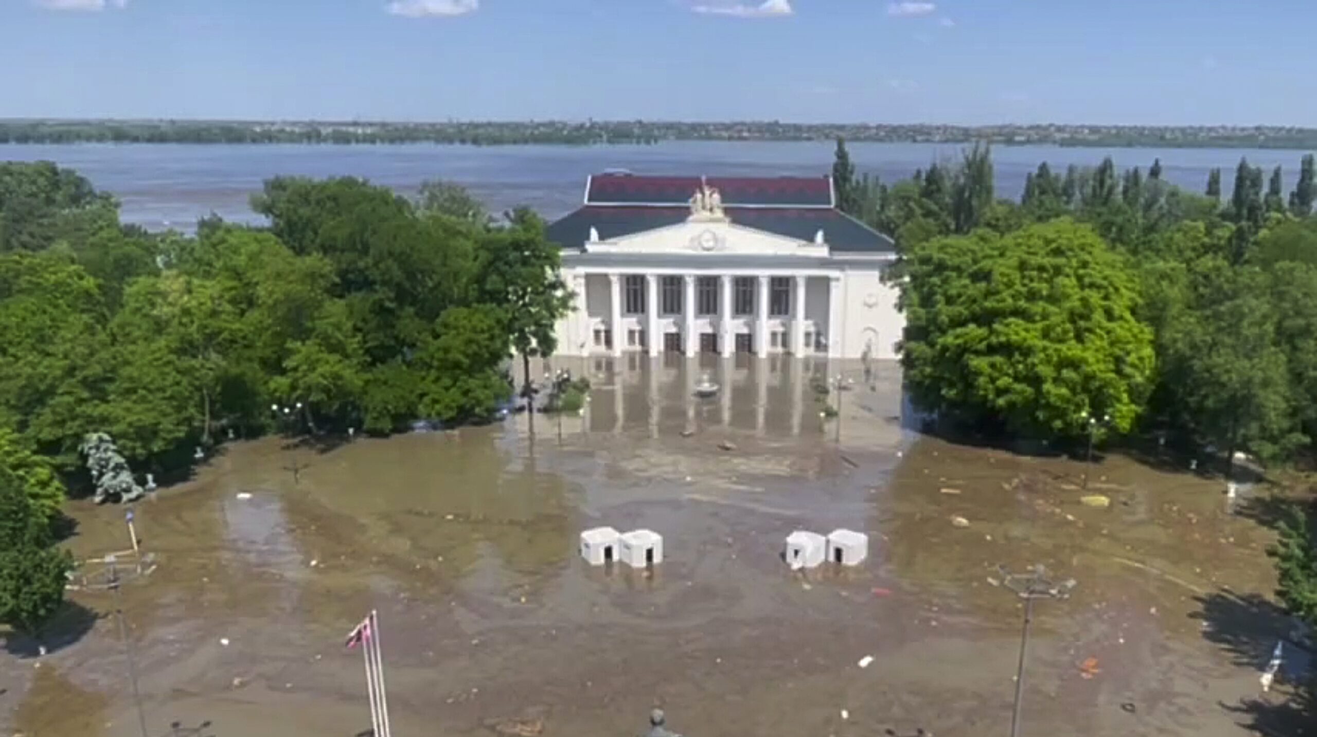 Zelensky blasts international community over perceived lack of aid for broken dam response