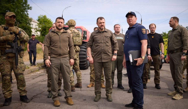Zelensky visits Kherson as death toll from flooding increases