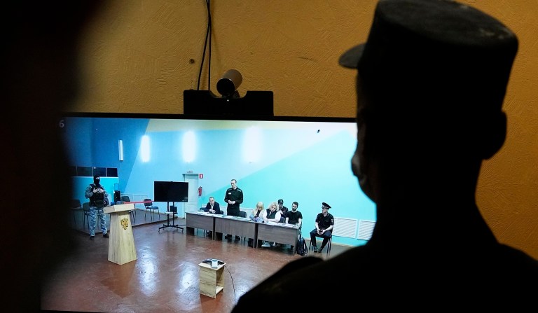 Kremlin reminds us it fears Alexei Navalny