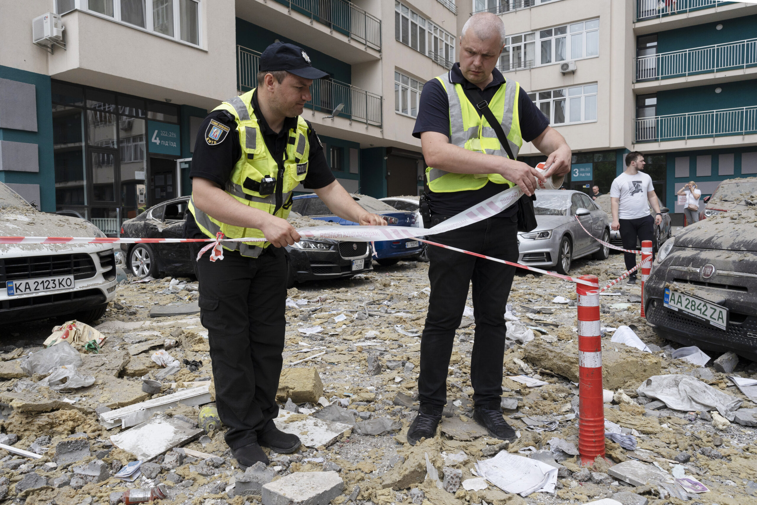 Russia coup: Moscow mayor declares Monday a non-work day as Wagner forces advance toward city