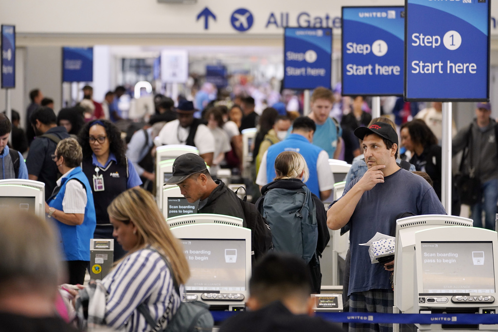 Flight delays and cancellations persist into Fourth of July holiday weekend