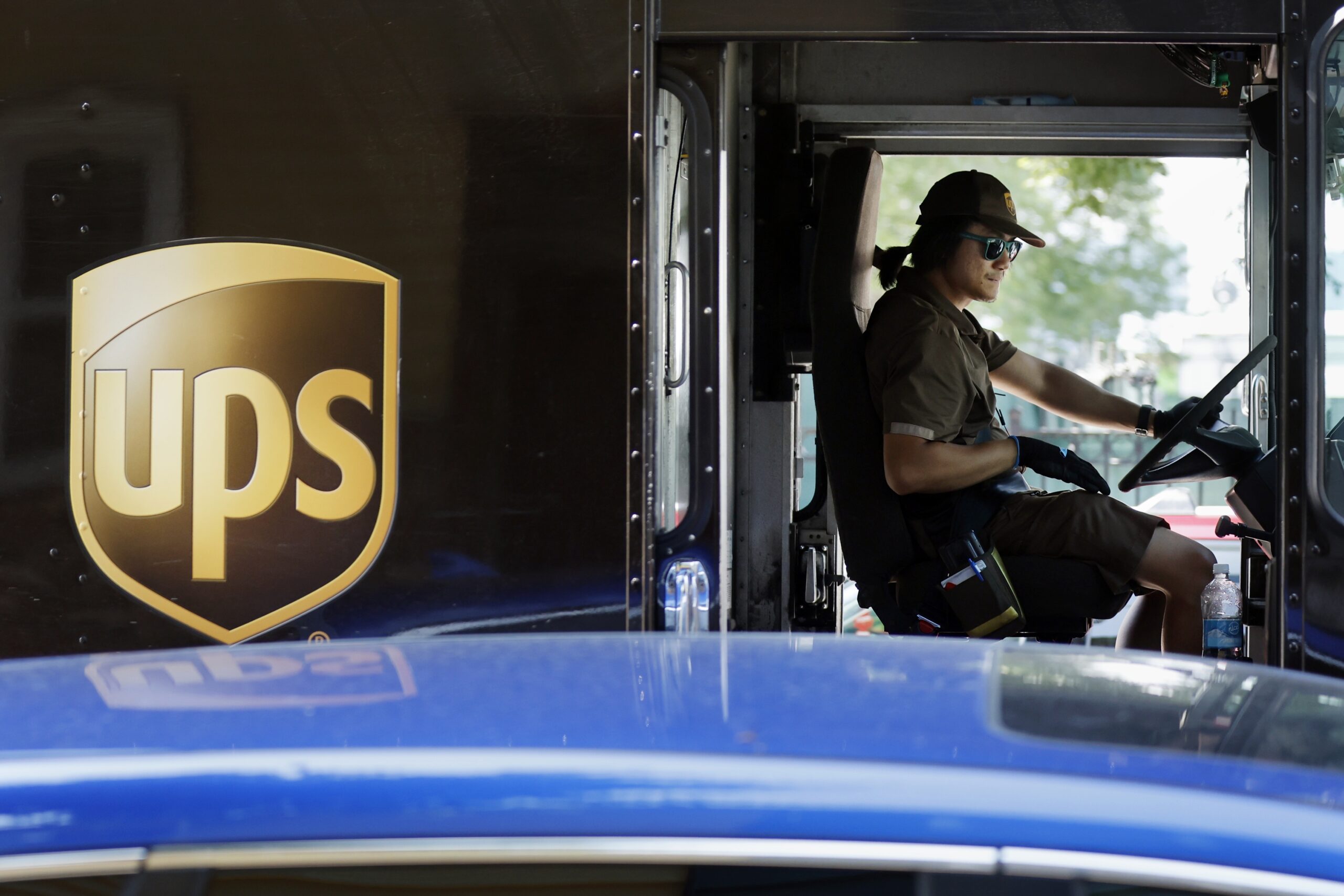 UPS to hire over 100,000 seasonal workers with Teamsters pay increase