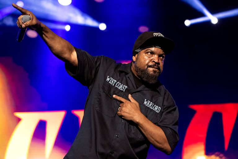 Ice Cube tells Tucker Carlson he never trusted the science behind vaccine