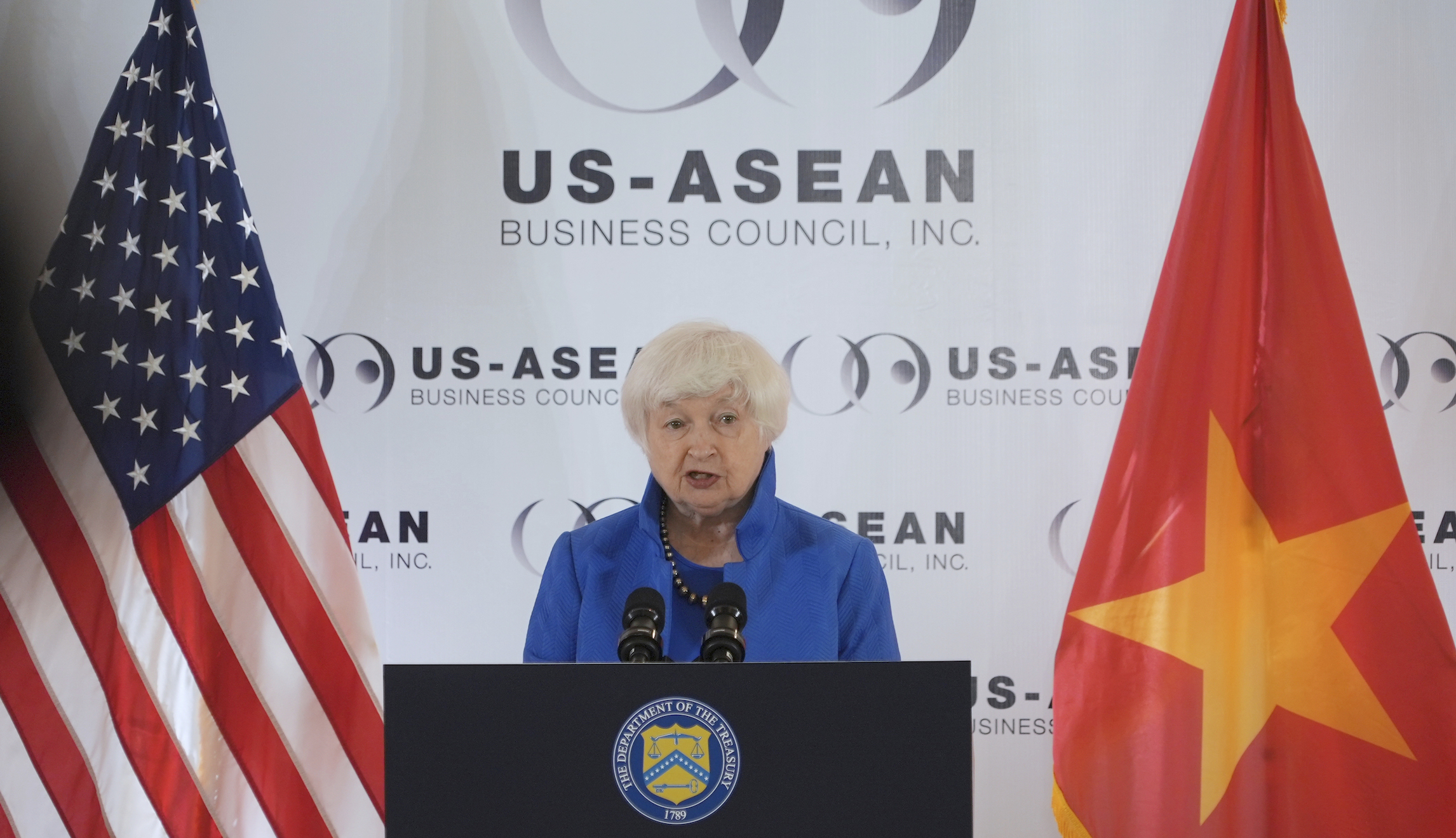 White House announces new restrictions on advanced tech investment in China