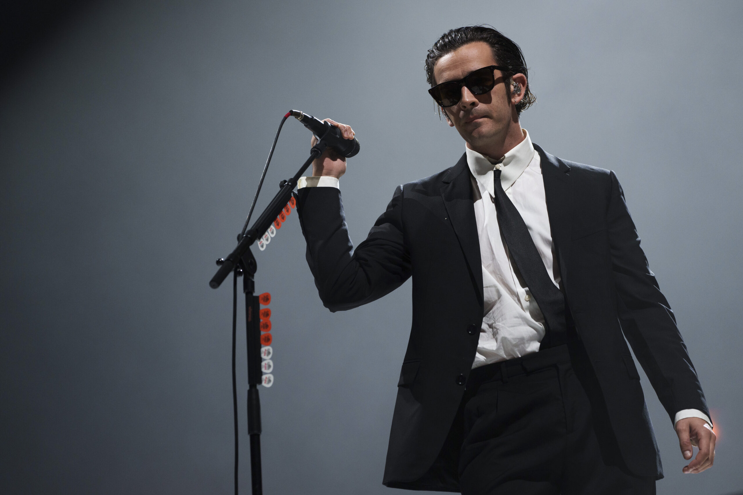 Malaysia cancels rest of music festival over same sex kiss from The 1975