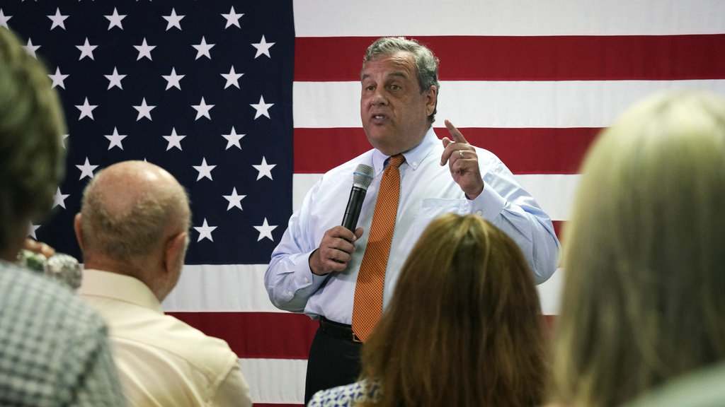 Chris Christie suggests Trump sell New York property to cover legal fees