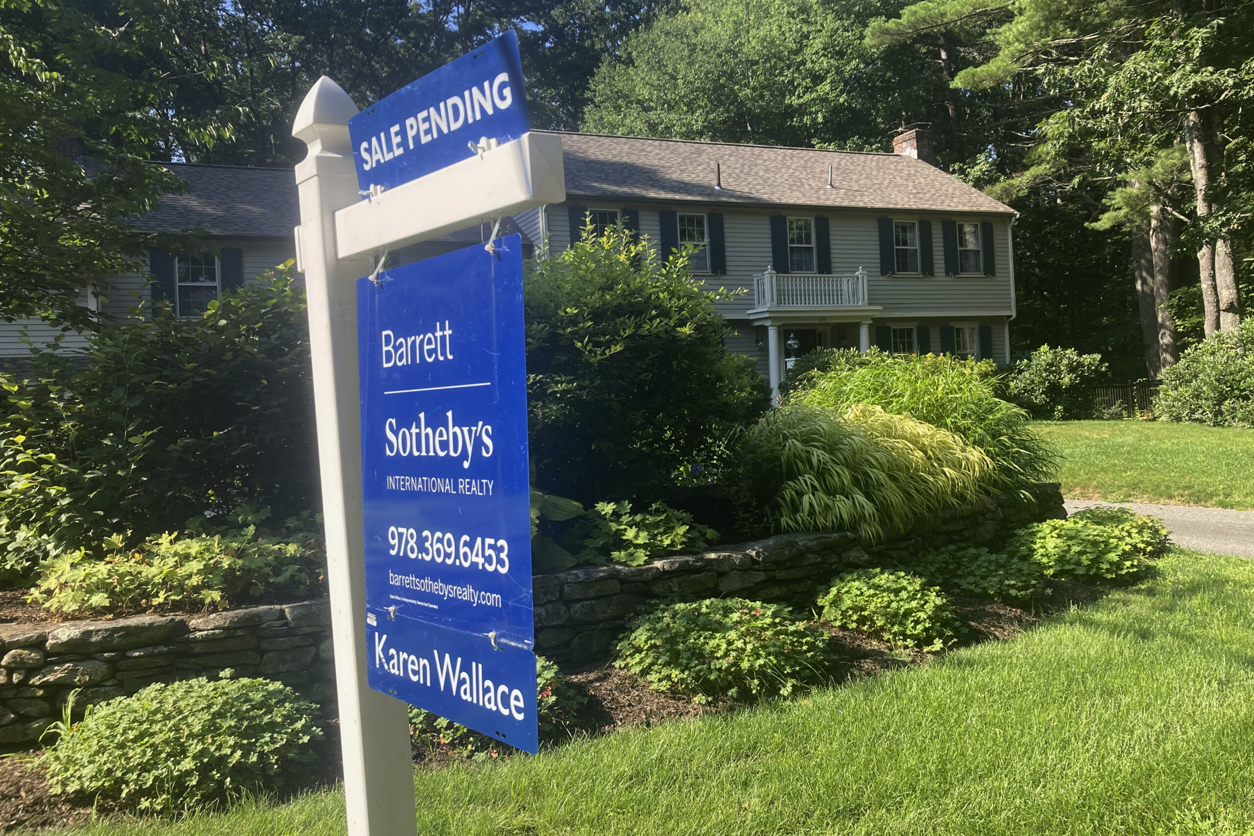 Existing home sales fall to lowest level since 2010 as high mortgage rates freeze market