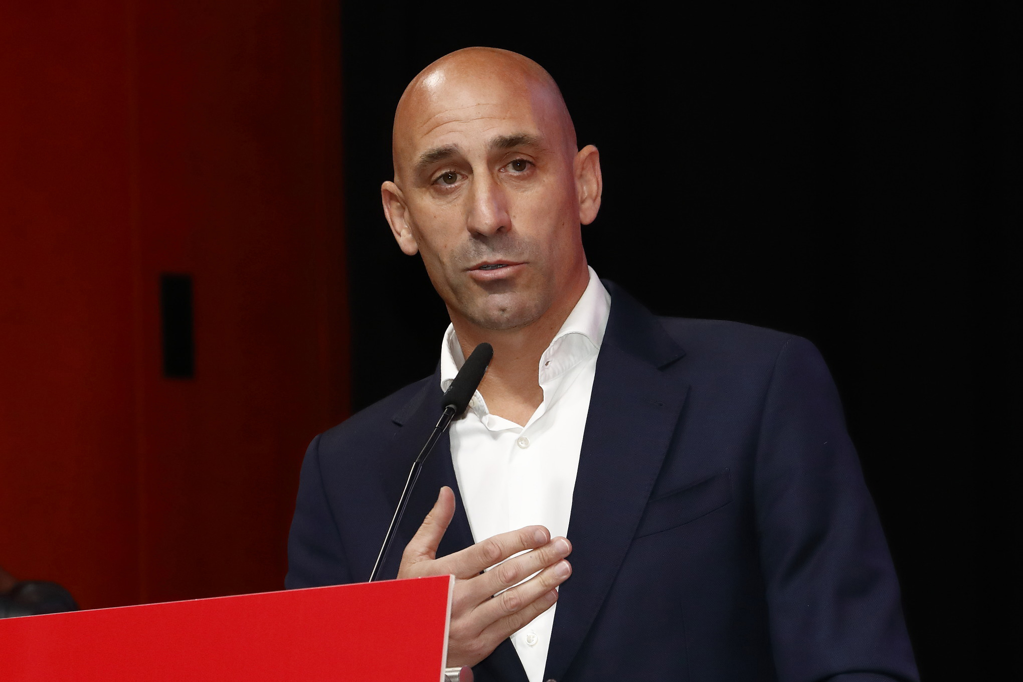 FIFA suspends Spanish soccer president following World Cup kiss controversy