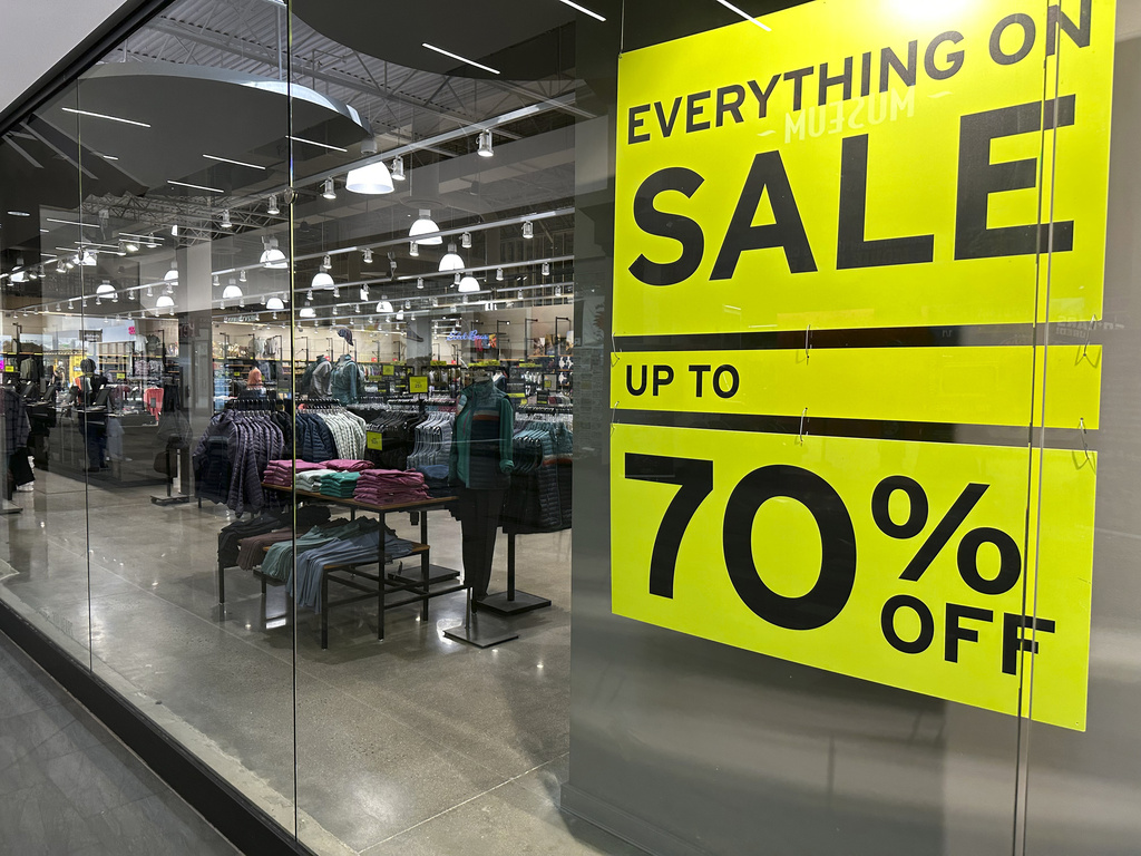 Consumer confidence tumbles in August amid higher interest rates
