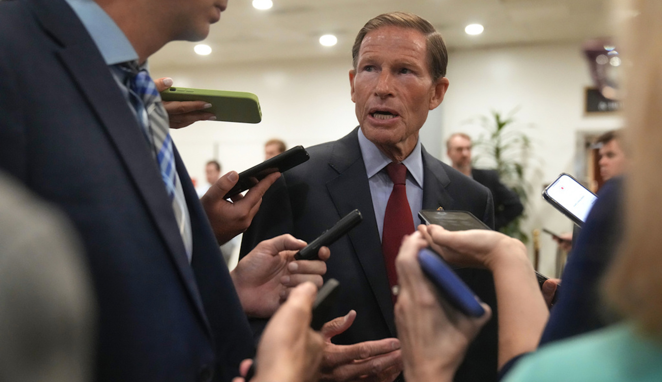 Blumenthal: Biden will ‘eventually come around’ on F-16s and ATACMS for Ukraine