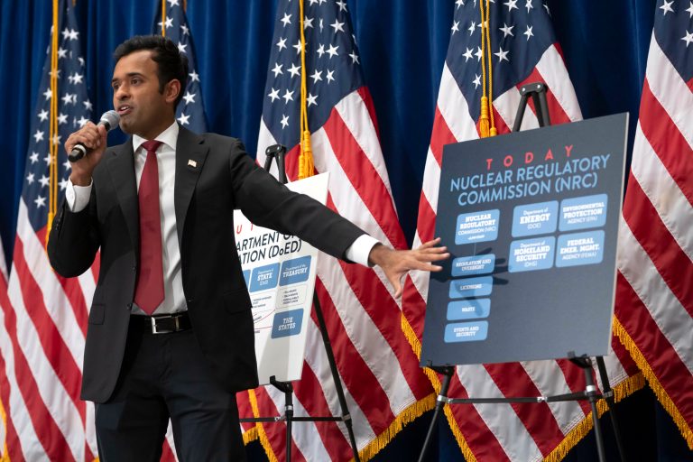 Ramaswamy says it’s a ‘myth’ that the president can’t fire federal employees en masse