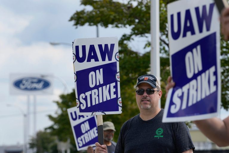 UAW strike: Republican senators pin blame on Biden