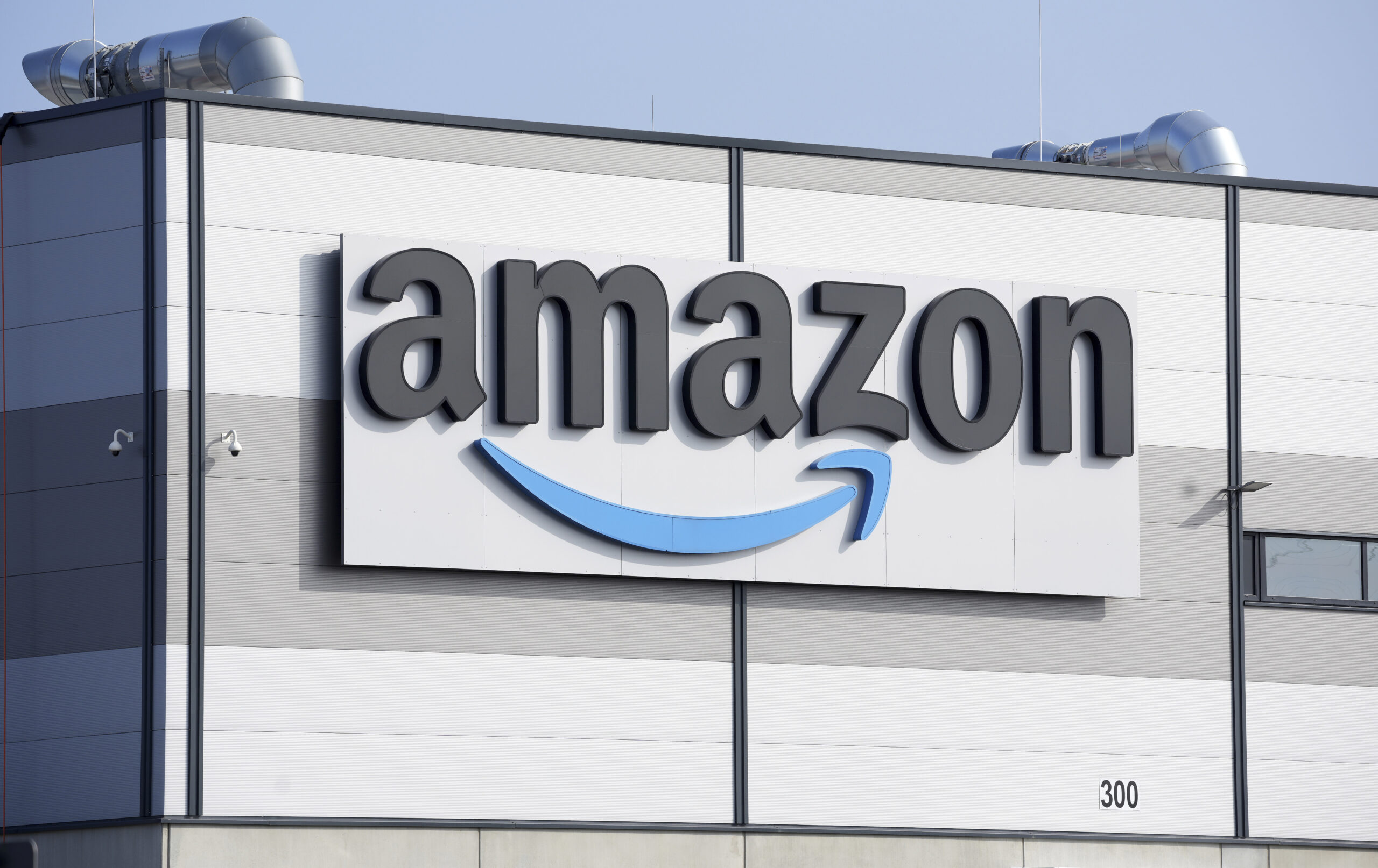 Amazon to hire a quarter-million new workers as holiday shopping season nears