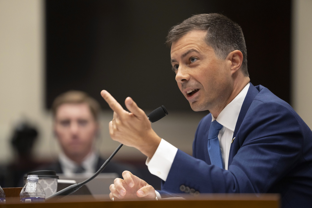 Buttigieg denies that Biden is meeting with UAW strikers in response to Trump visit