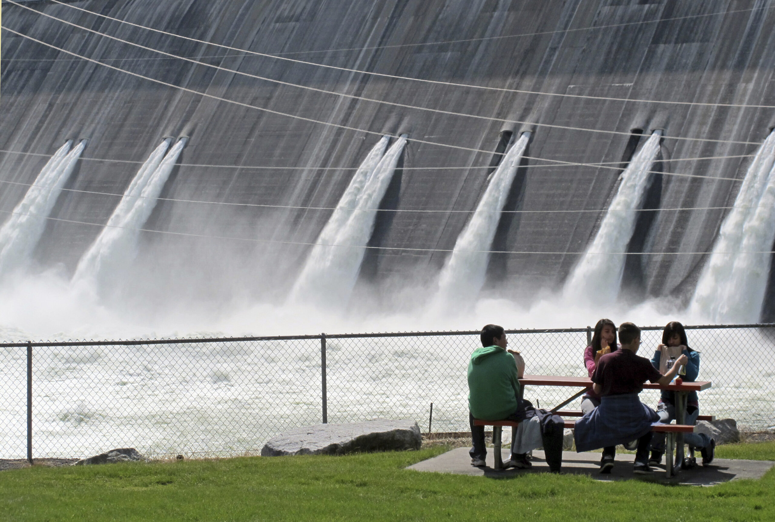 Congress blasts Biden for secret negotiations to destroy dams
