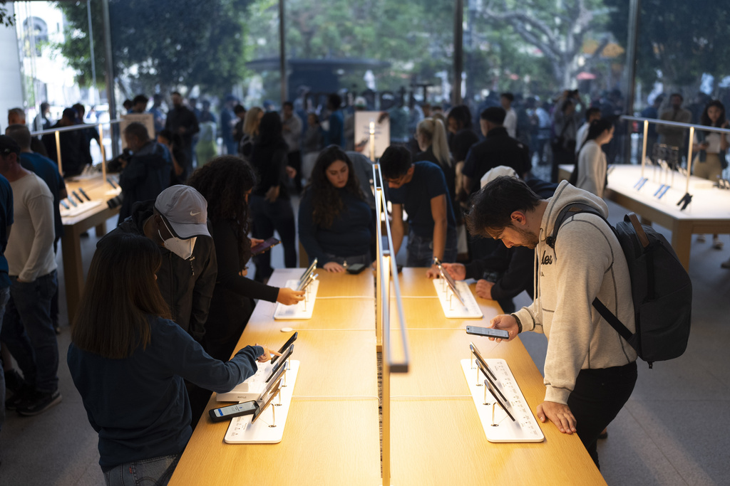‘Right to repair’ cars, iPhones, and tractors gains steam in states and DC