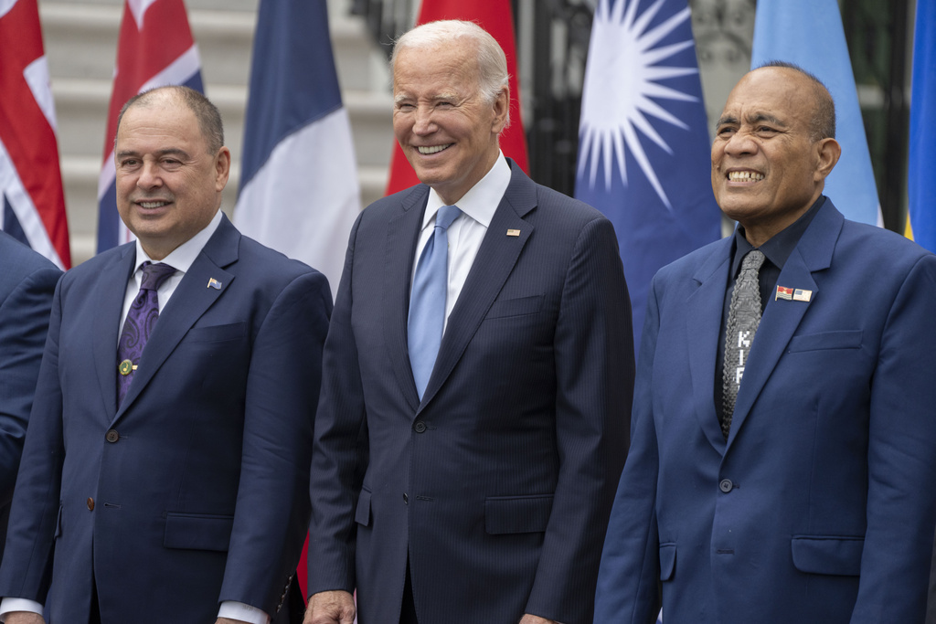 Joe Biden, Mark Brown, Taneti Maamau