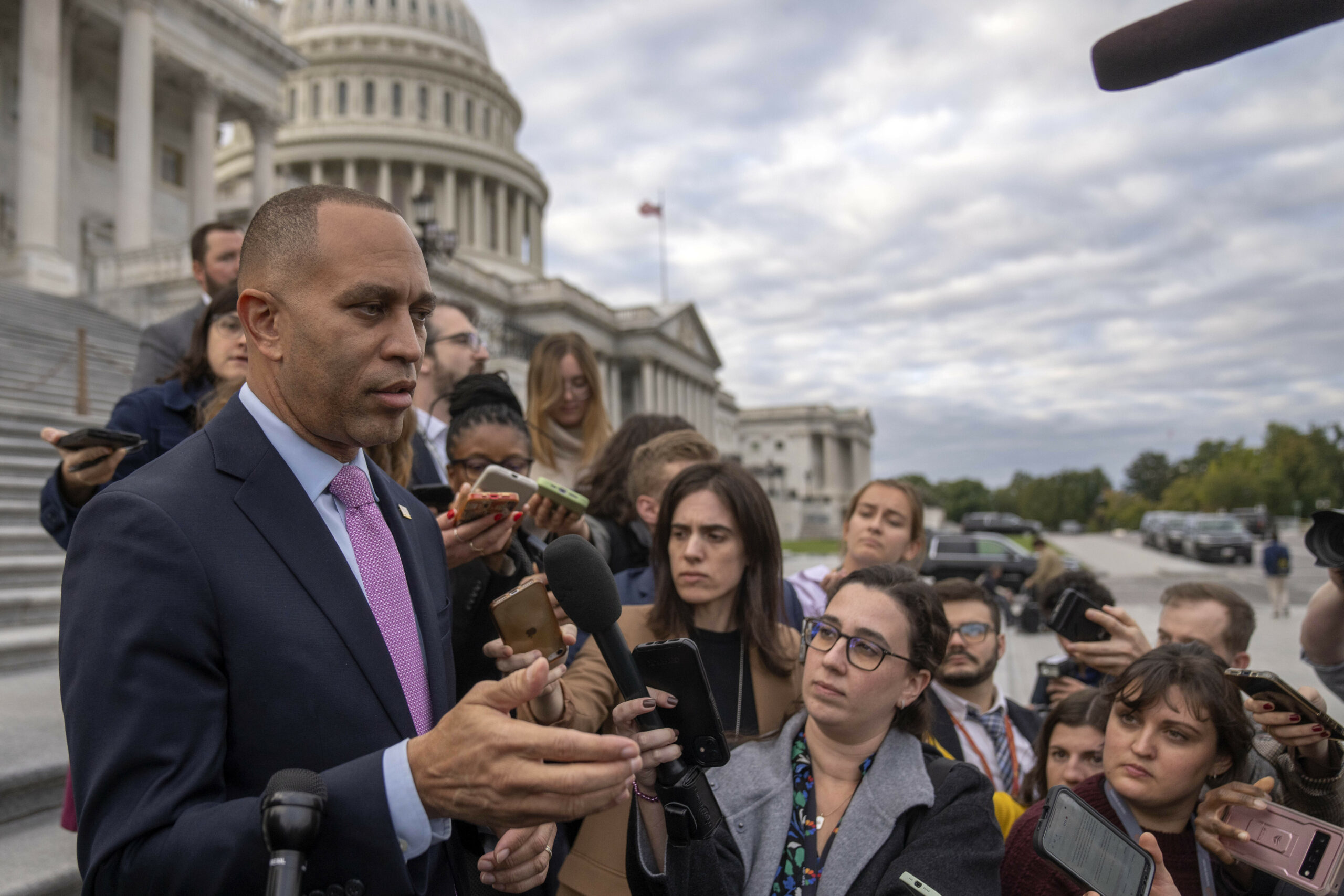 Jeffries predicts bipartisan speaker talks ‘can accelerate’ after Jordan stalls