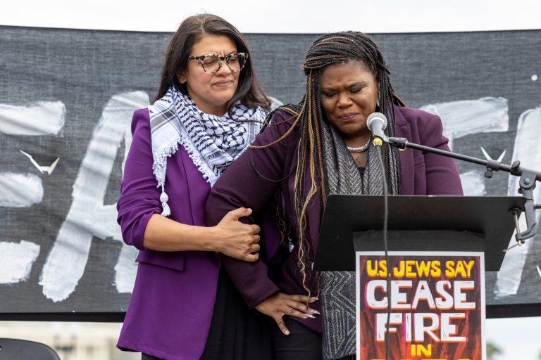 The Debrief with Hugo Gurdon: How the Squad is an embarrassment to Democratic leadership