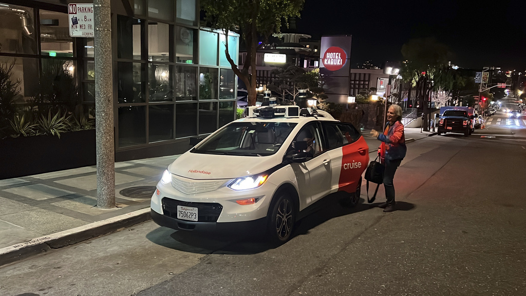 Driverless cars in California can get out of almost any ticket: Report