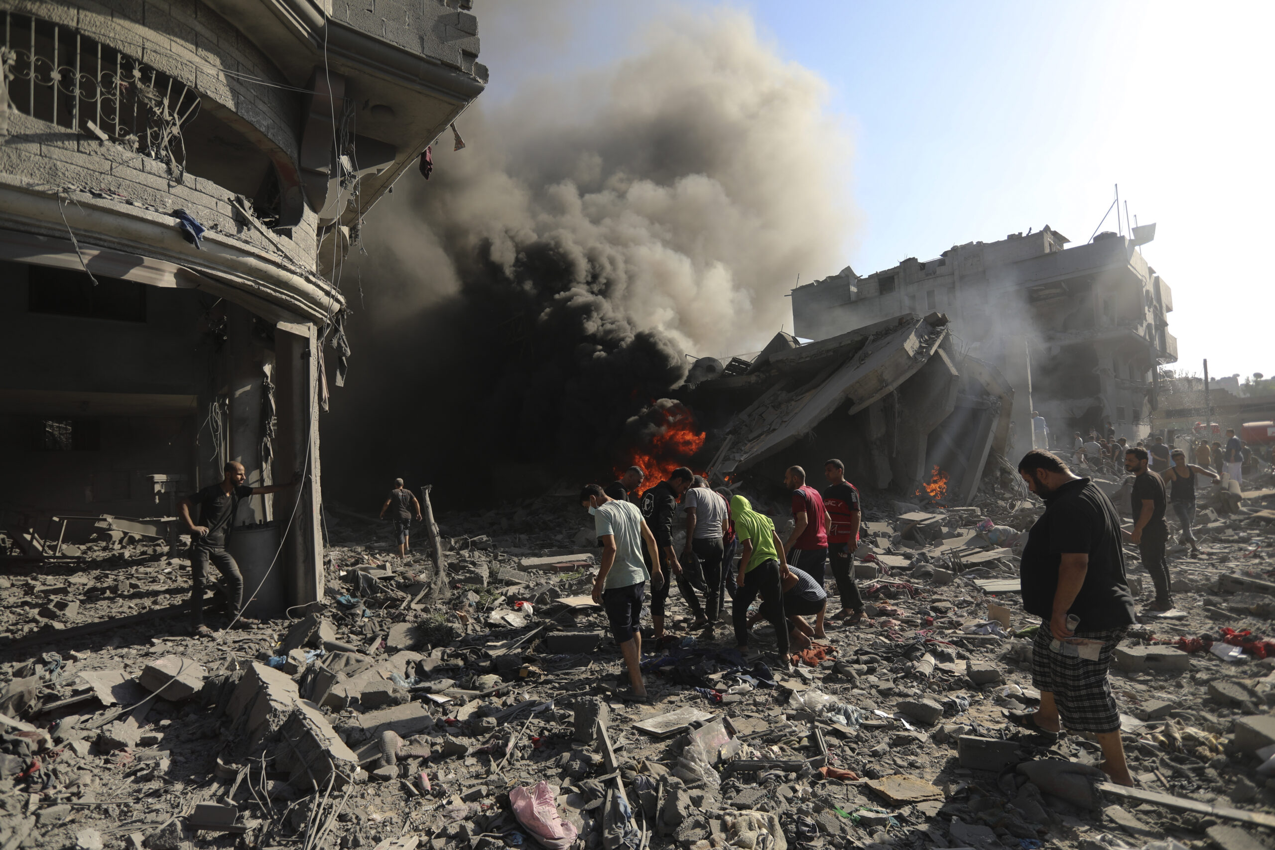 Israeli forces divide Gaza in half ahead of fight in the city