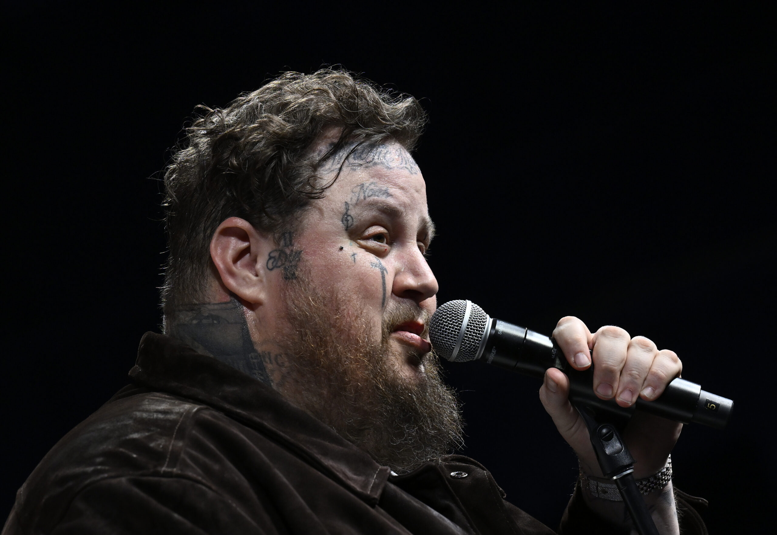 Country music star Jelly Roll to perform at Michigan jail
