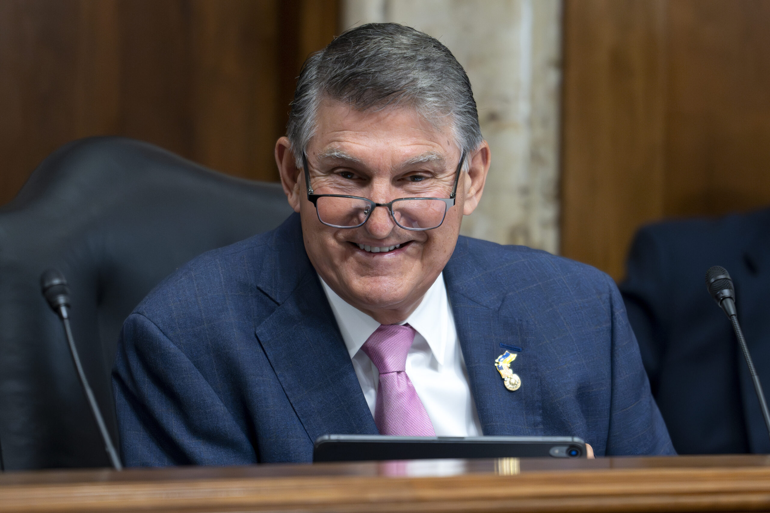 Manchin slams Biden for being pulled to the ‘extreme Left’ and pledges to mobilize the ‘radical middle’