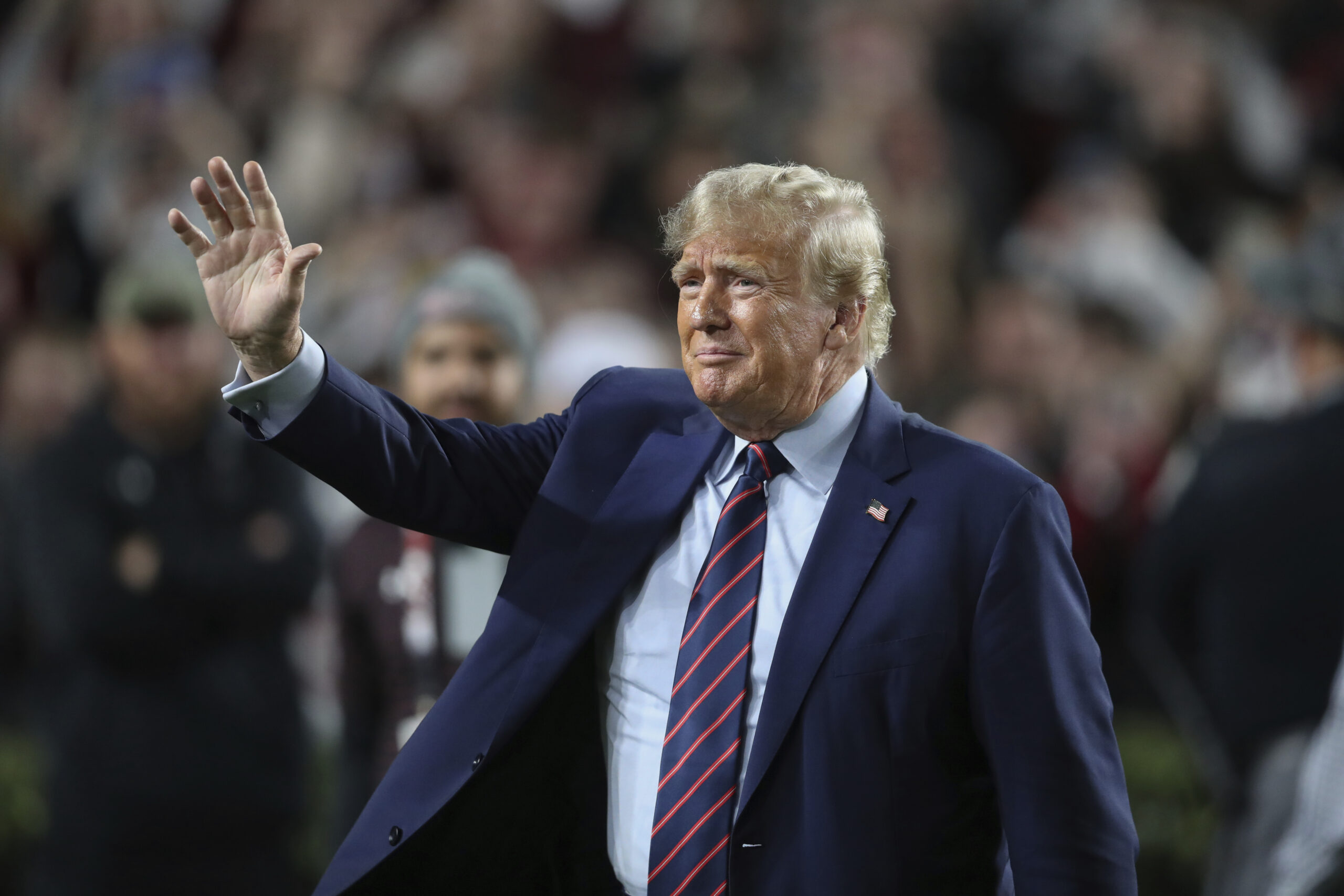 Trump lawyers try kitchen sink strategy to thwart election subversion indictment