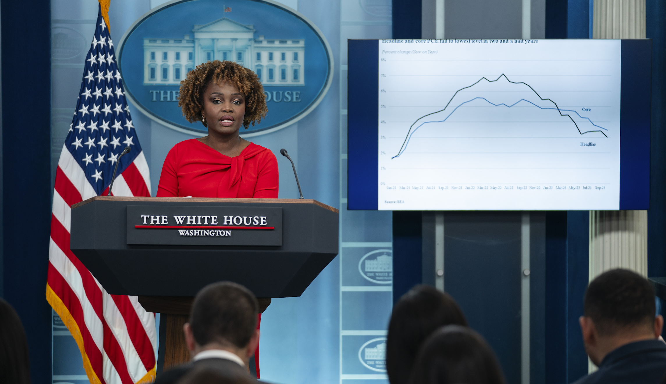 White House unveils new press briefing lectern, ‘a blend of modernity and tradition’