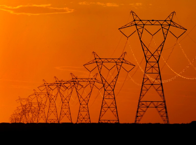 The political crisis in Washington provides an opportunity for a cyber attack on the electric grid, according to an expert.