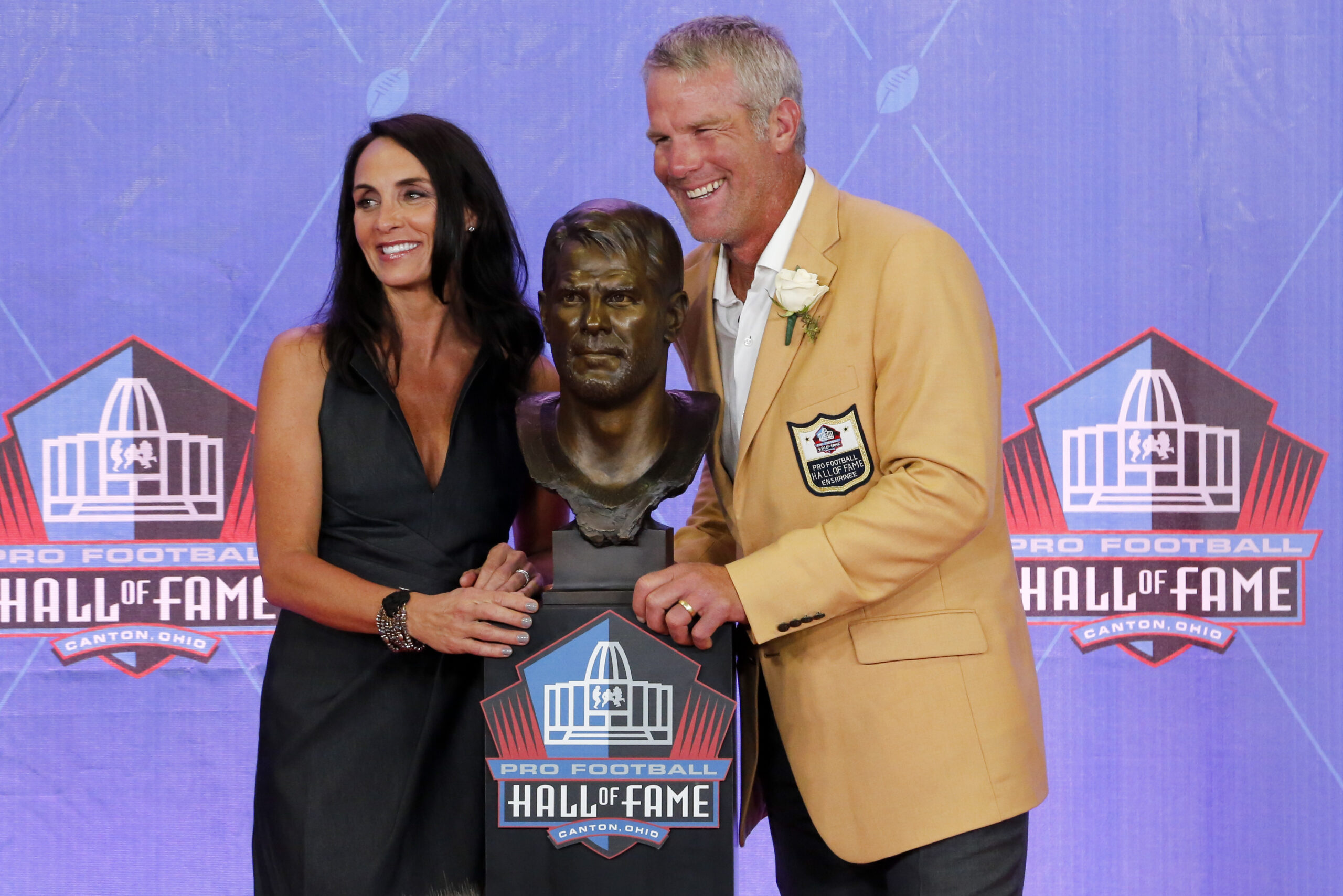 Brett Favre and Trump agree that sports fans don’t want ‘political messaging mixed with their sports’ during town hall interview
