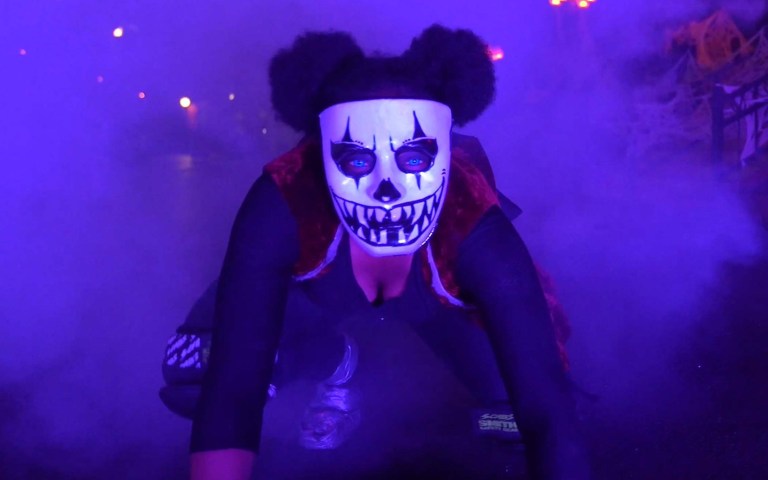 Teenagers brawl in chaotic Six Flags melee, closing down Fright Fest