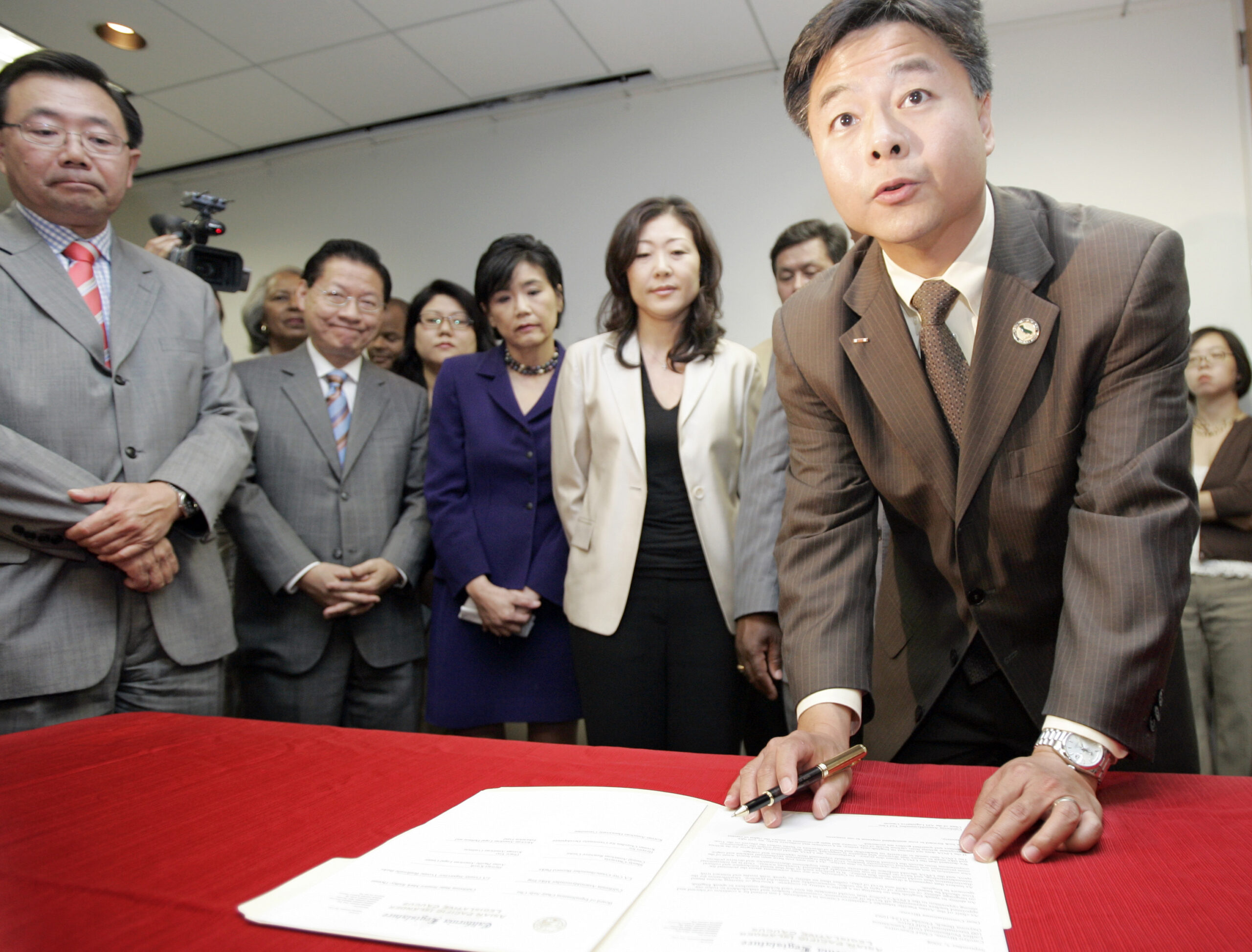 Report: Network flaw leaves cellular data open to hackers